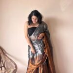 Aadhya – Metallic Silver Handloom Cotton Tissue Saree with Copper Accents